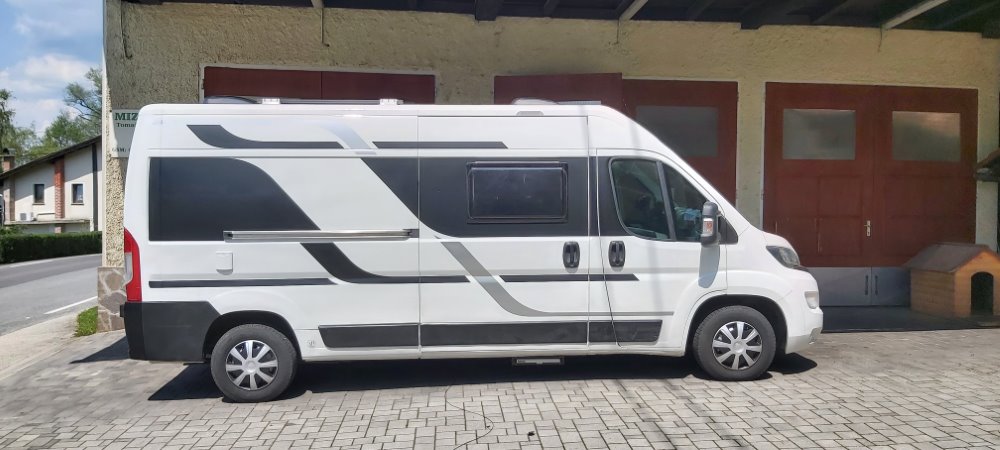 Foliranje in polepitev avtodoma za kampiranje s 3M folijo 63.