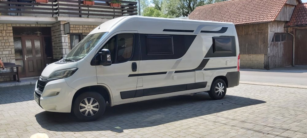 Foliranje in polepitev avtodoma za kampiranje s 3M folijo 64.