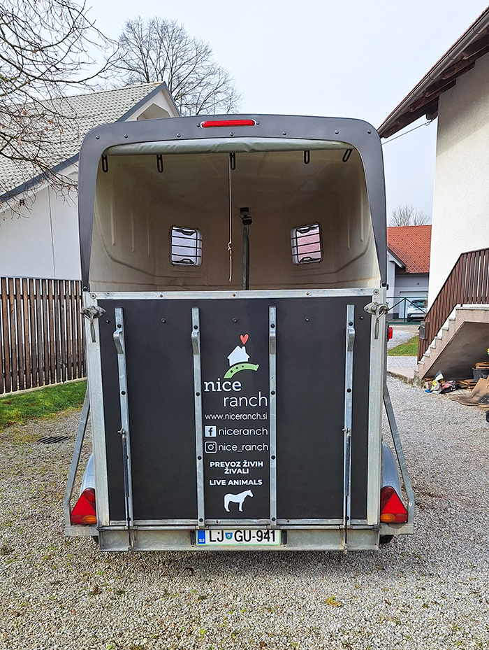 Wrapping vozila in foliranje konjske prikolice 103.