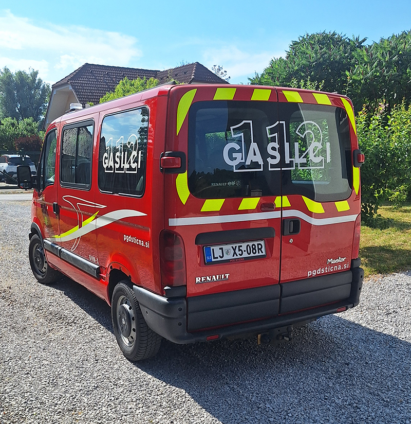 Oblikovanje dizajna in polepitev gasilskega vozila. 1