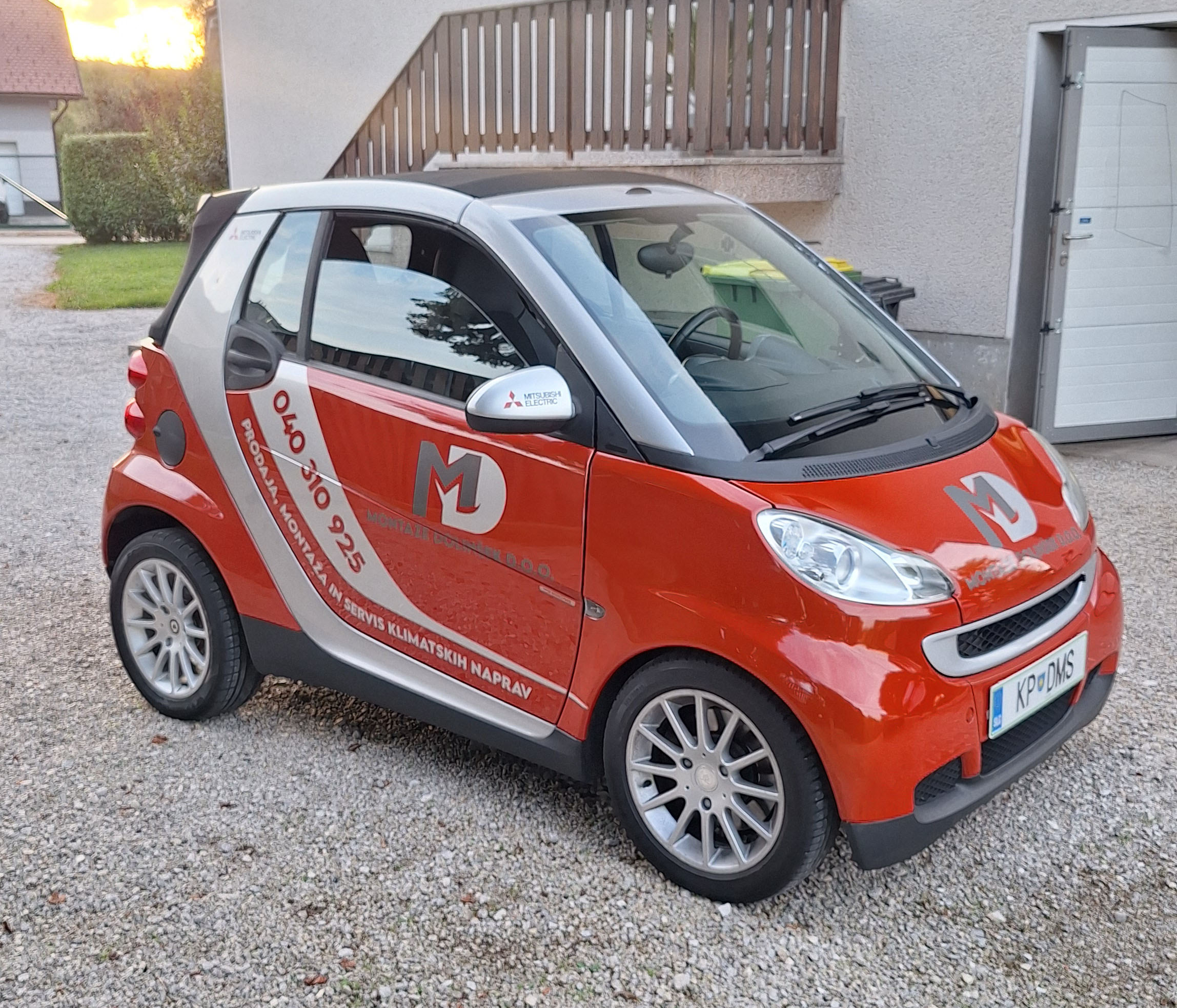 Izdelava logotipa in polepitev avtomobila Smart.