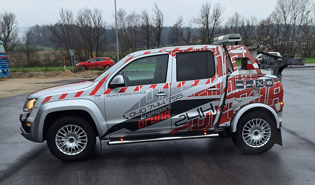 Izdelava dizajna in polepitev vlečnega vozila Amarok-2